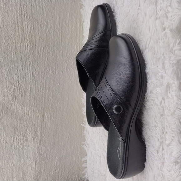 Clarks Black Leather Faux Button Strap Closed Toe Mid Heel Slip On Clog Shoe - Picture 4 of 16